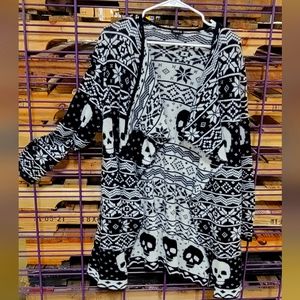Torrid Sweater w/skulls